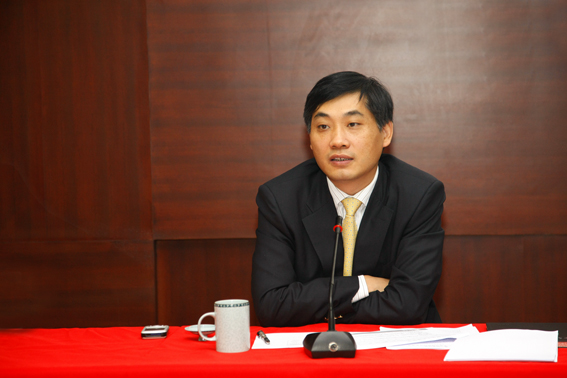 钱龙海总裁要求各部门加强宏观政策的研究